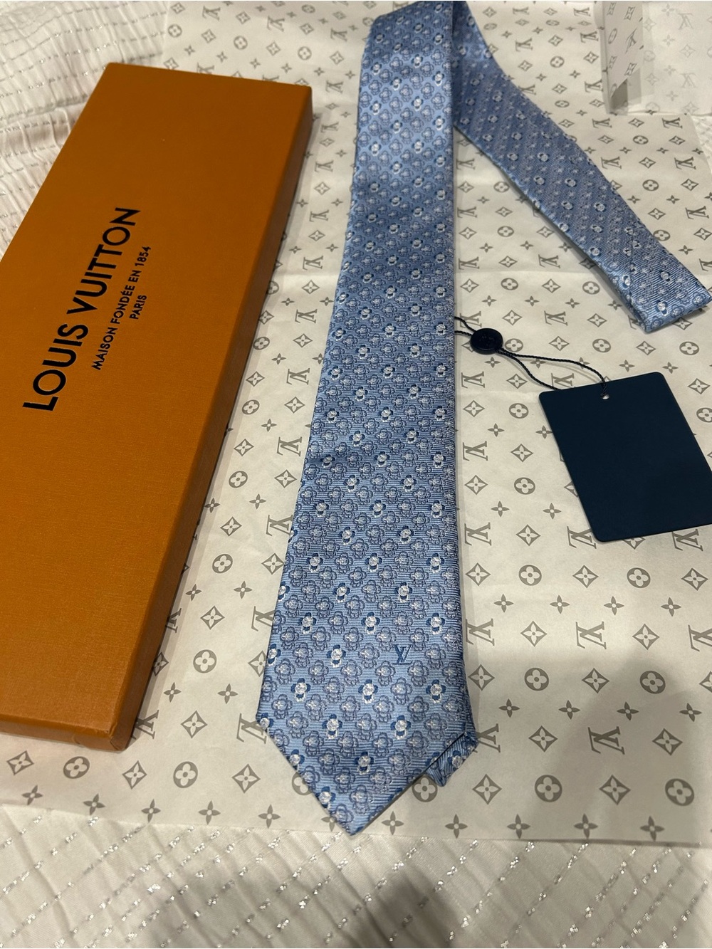 Louis Vuitton Men's Light Blue Floral Motif Silk Tie